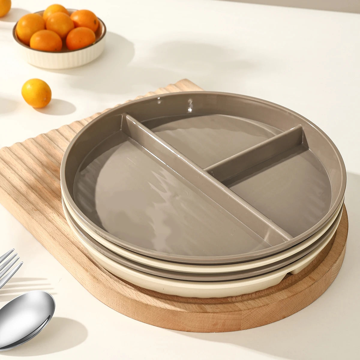 Round Plastic Divided Dinner Plate For Everyday Use