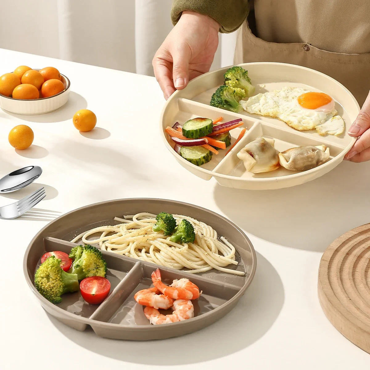 Round Plastic Divided Dinner Plate For Everyday Use